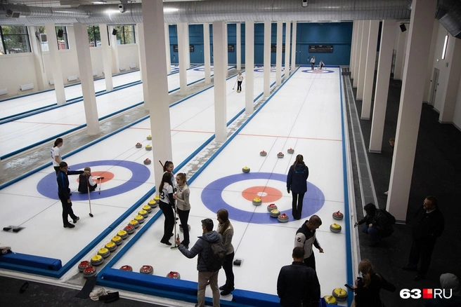 А вот так выглядит первая в регионе профессиональная площадка для керлинга | Источник: Роман Данилкин