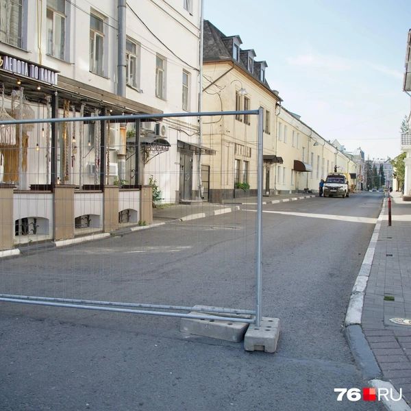 Туда пускают только спецтехнику с рабочими | Источник: Кирилл Поверинов / 76.RU