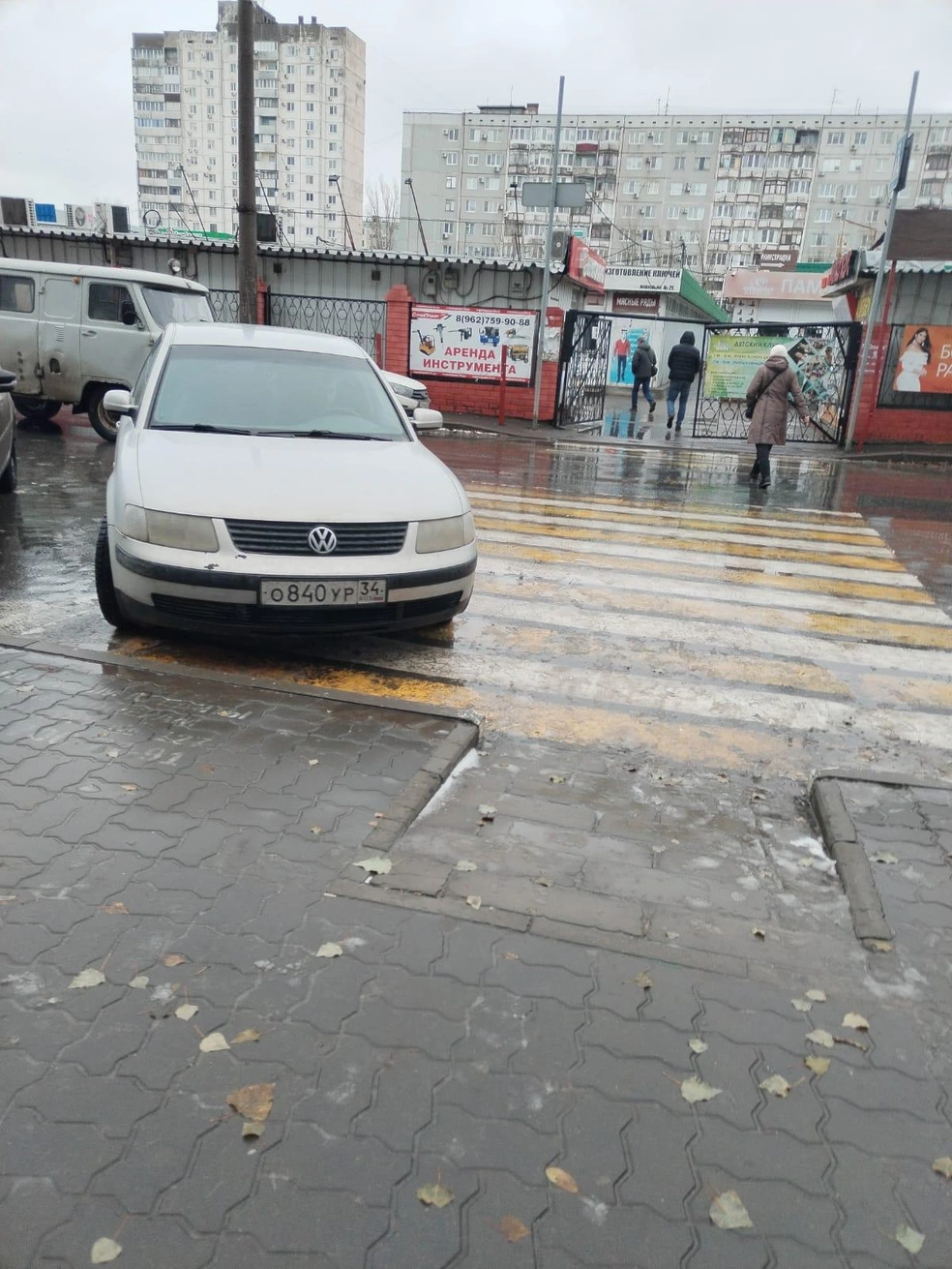 В Волгограде на борьбу с автохамами вышли «народные мстители» - 25 ноября  2023 - V1.ру