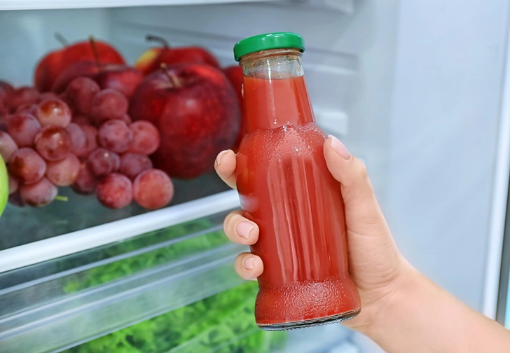 Это опасно: 7 продуктов, которые нельзя хранить в дверце холодильника | Источник: Shutterstock/Fotodom.ru