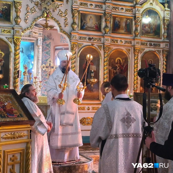 Епископ Иона нетолько провел службу, но и выступил перед людьми | Источник: Светлана Коновалова / YA62.RU