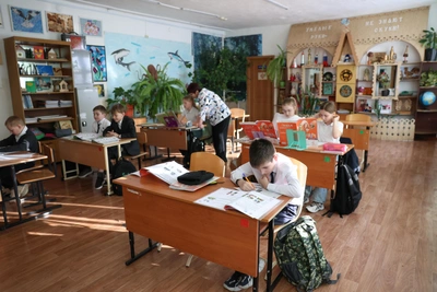 Омичи возмущены низкими окладами педагогов