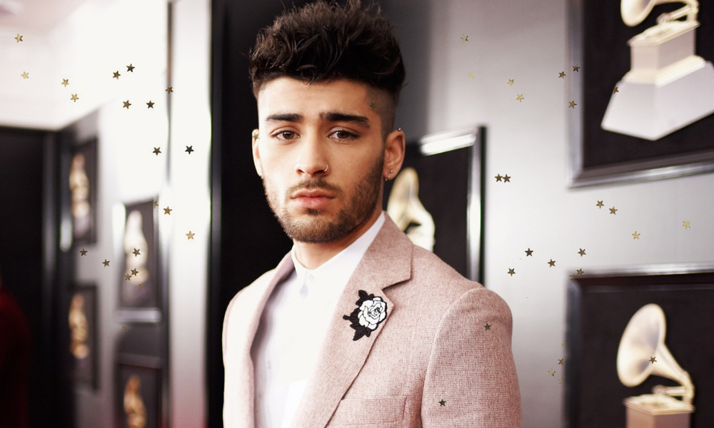 21 участник. Зейн Бхика. Малик Уайт. Zayn Suit. Зейн в розовом костюме.