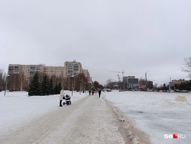 И таких домов в Оренбурге предостаточно | Источник: Сергей Пономарёв