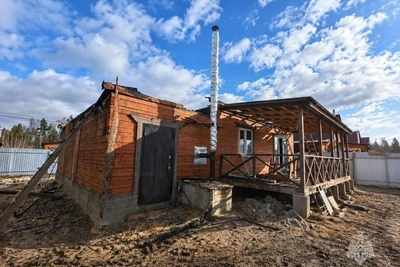 В селе Смоленка горели гараж и жилые дома