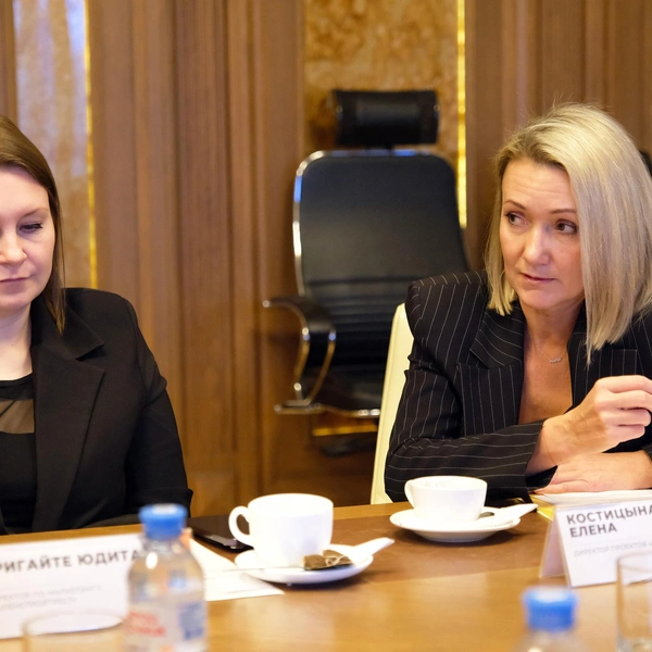 Юдита Григайте&nbsp;— директор по маркетингу ГК «Ленстройтрест», Елена Костицына&nbsp;— директор проекта «ЖК Экография. Квартал у Петергофа» компании «Охта Групп» | Источник: Анжела Мнацаканян/ «Фонтанка.ру»