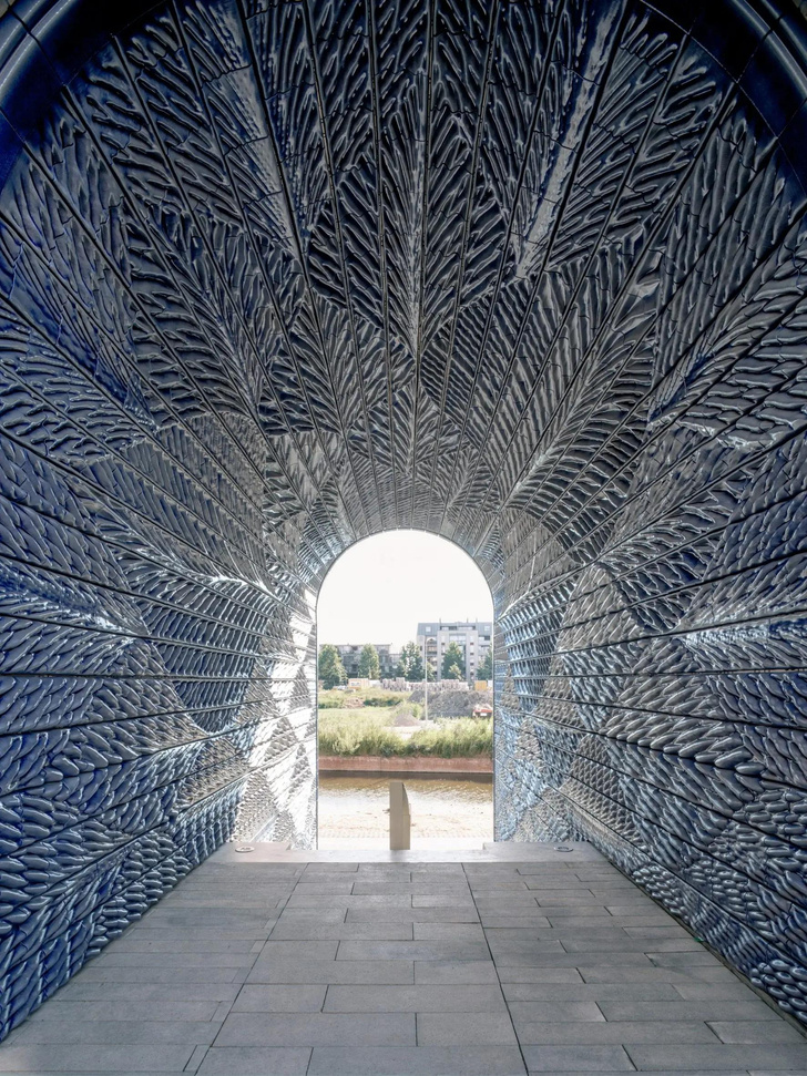В Нидерландах арки жилого дома украсили плиткой, распечатанной на 3D-принтере