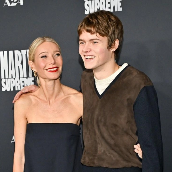 Гвинет Пэлтроу с сыном Мозесом (от брака с солистом Coldplay Крисом Мартином)