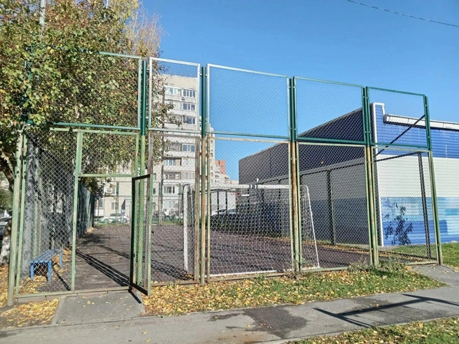 Ограждение спортивной площадки | Источник: Помощник депутата Ирина Зайцева