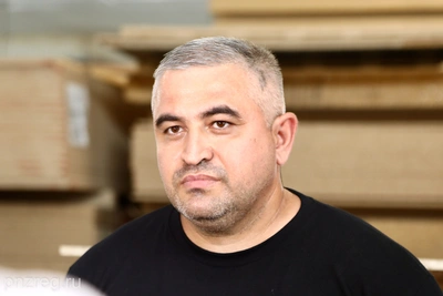 Олег Мельниченко посетил мебельные предприятия в Бессоновке