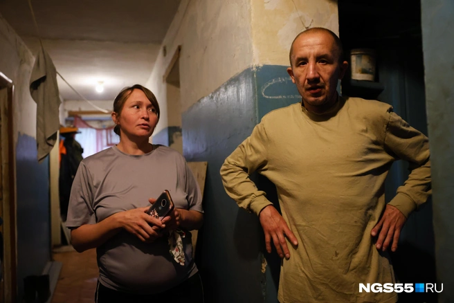 Кто победит: люди или аварийные коммуникации? | Источник: Евгений Софийчук / NGS55.RU