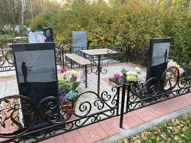 Одно изображение, только отзеркаленное, чтобы рыбаки смотрели друг на друга | Источник: Ирина Господаренко / NGS22.RU