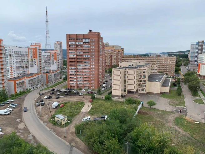Вот такой вид из окна в этом доме | Источник: ЦИАН / krasnoyarsk.cian.ru