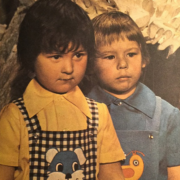 Стас Костюшкин (слева) с товарищем в журнале детской моды