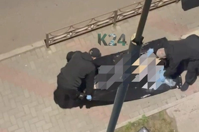 Женщина погибла, упав из окна в Белых росах