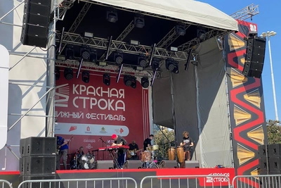 Тысячи книг и рок-тема: стартовал фестиваль в Екатеринбурге