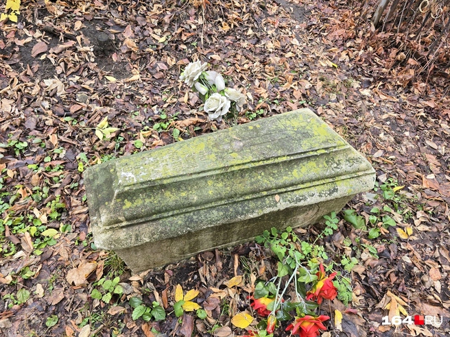 Видимо, до революции тут был похоронен ребенок | Источник: Семен Коротов-Майбах / 164.RU