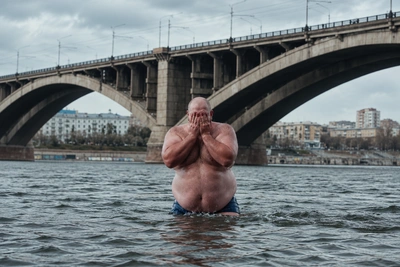 «Пельмень» искупался в Енисее перед реваншем за пояс