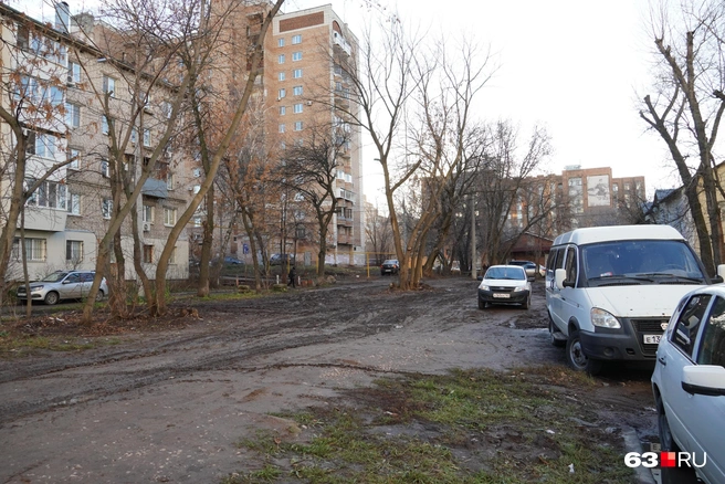 А теперь эту полоску еще больше убила строительная техника | Источник: Алексей Ногинский / 63.RU