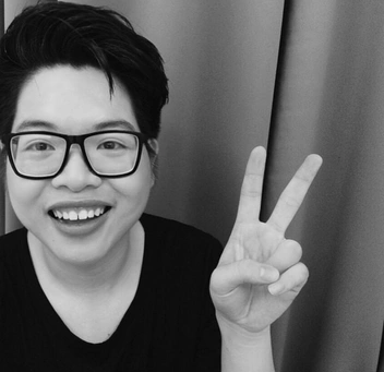 До операций молодого мужчину часто критиковали за внешность