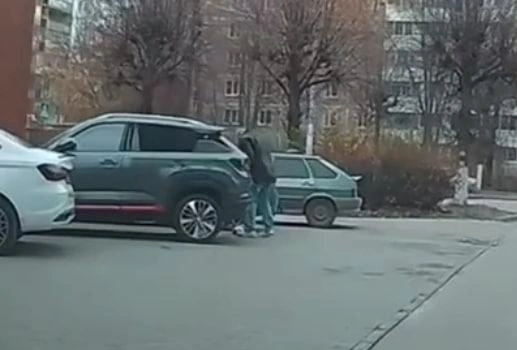 Мужчина в ответ на замечание девушки оставался невозмутимым | Источник: читательница YA62.RU