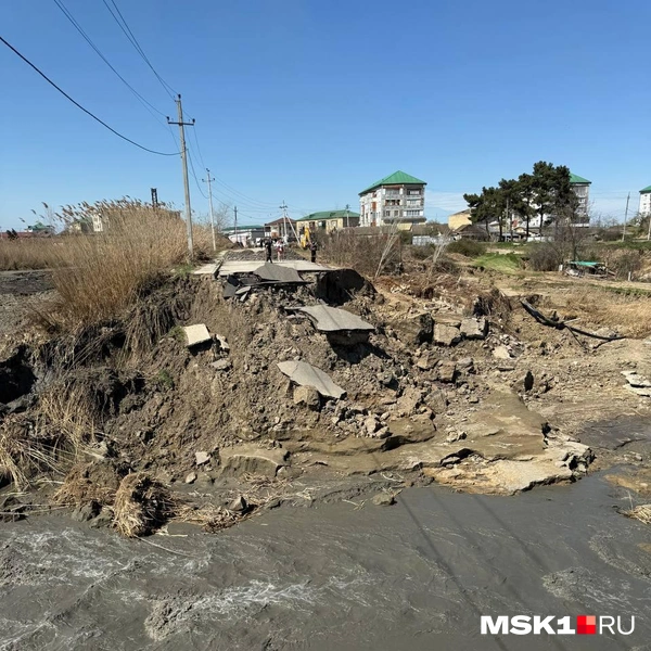 Дорогу снесло потоком воды | Источник: Иветта Авраамова / MSK1.RU