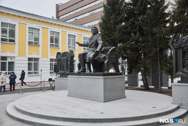 Вокруг установили освещение | Источник: Александр Ощепков / NGS.RU