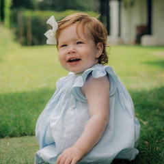Милая девочка с хвостиками: в Сеть попало новое фото 2-летней Лилибет