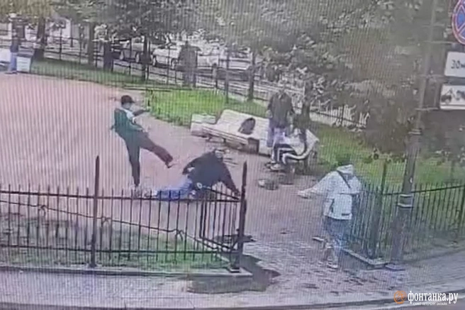 Юноша напал с ножом на двух прохожих в центре Петербурга | Источник: «Фонтанка.ру»