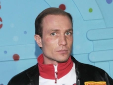 Что он творит! Роман Костомаров рассказал, как без ступней и пальцев рук водит машину
