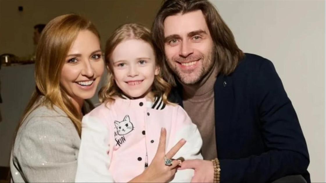 Петру Чернышеву&nbsp;&mdash; 55: очень счастлив рядом с дочкой Милой!