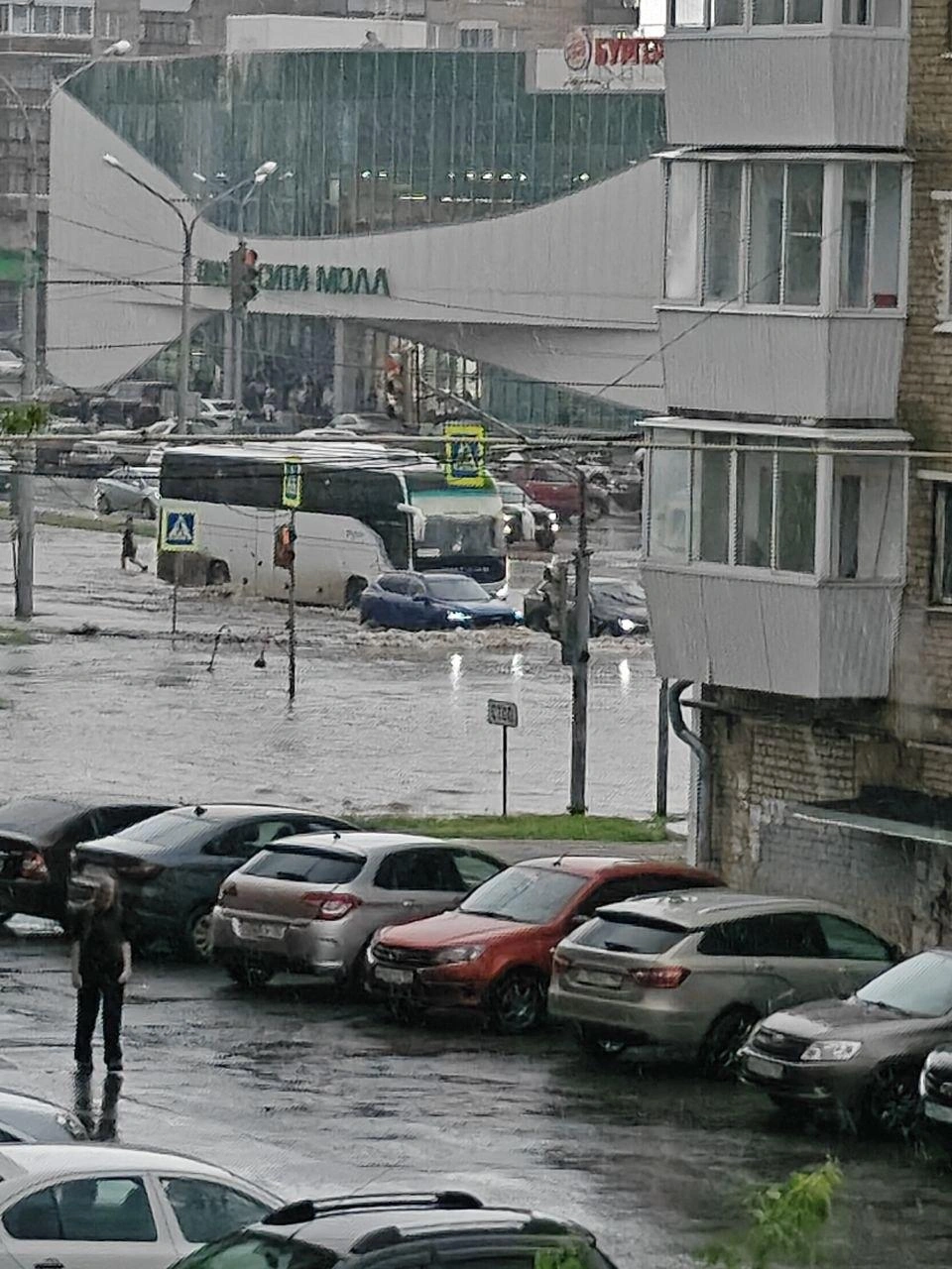 Власти борются с последствиями ливней | Источник: Инцидент Каменск-Уральский / Telegram