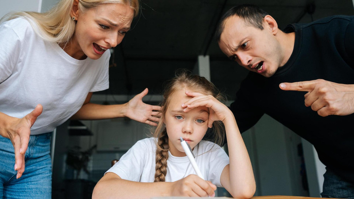 Родители-манипуляторы: 3 типичные тактики