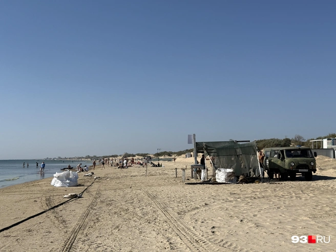 Работы на этом пляже еще много | Источник: Валерия Дульская / 93.RU