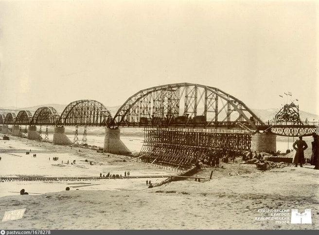 1899 год — первый мост на месте современного Николаевского | Источник: pastvu.com