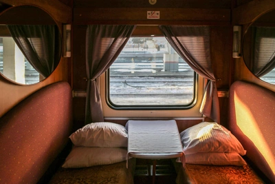 Volgograd-Moscow train passengers await new locomotive after derailment