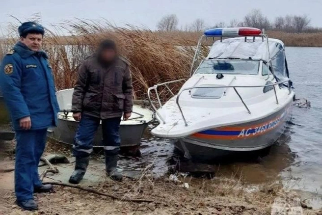 Спасенному рыбаку напомнили, что навигация окончена | Источник: ГУ МЧС по Саратовской области