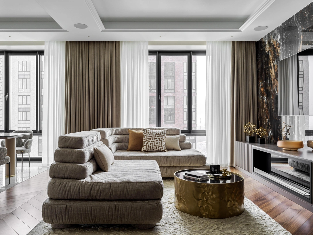 Кухня-гостиная. Диван, Bollu. Подушки, Enere. Декор, Moon Stores. | Источник: Сергей Красюк. Стиль: Екатерина Наумова