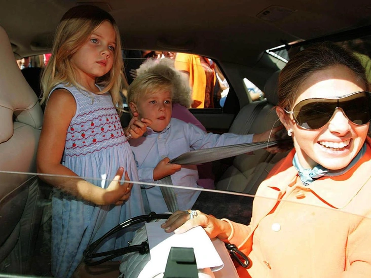 Дженевьева Казанова с детьми Аминой и Луисом, 2006 год