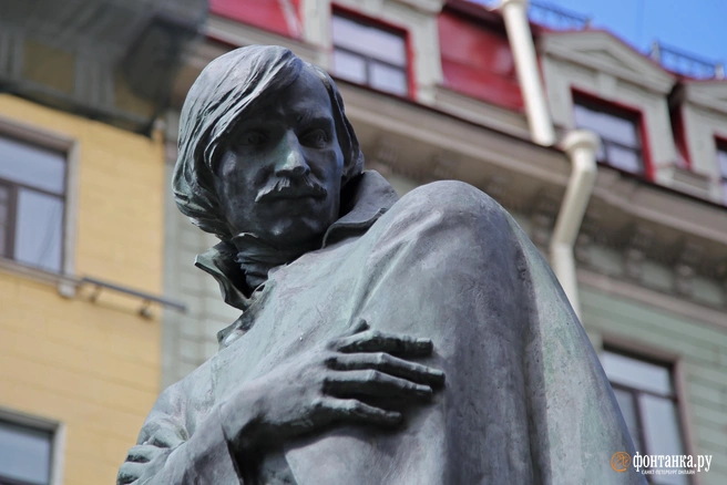 Венгерка и сукно «наваринского дыму». Театровед расскажет о моднике Гоголе и одежде его персонажей | Источник: Павел Каравашкин / FONTANKA.RU