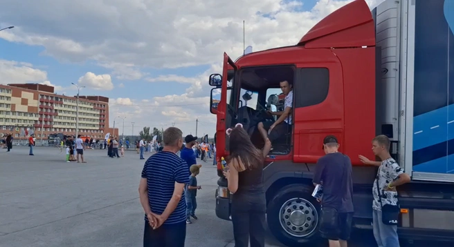 Здесь всё не как на выставках, руками трогать можно | Источник: Крылов Тимофей / V1.RU