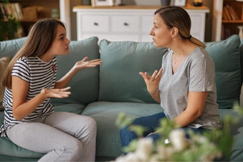 «Не могу смириться с тем, что дочь предпочитает говорить и выражать себя только на английском языке»