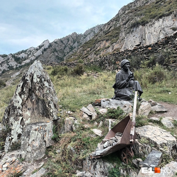 Памятник коренным жителям Чуйского тракта | Источник: Дарья Черткова