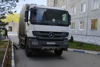 Мусоровоз сбил ребенка на окраине Омска: появилось видео