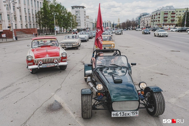 Автомобили проехали по Комсомольскому проспекту | Источник: Тимофей Калмаков