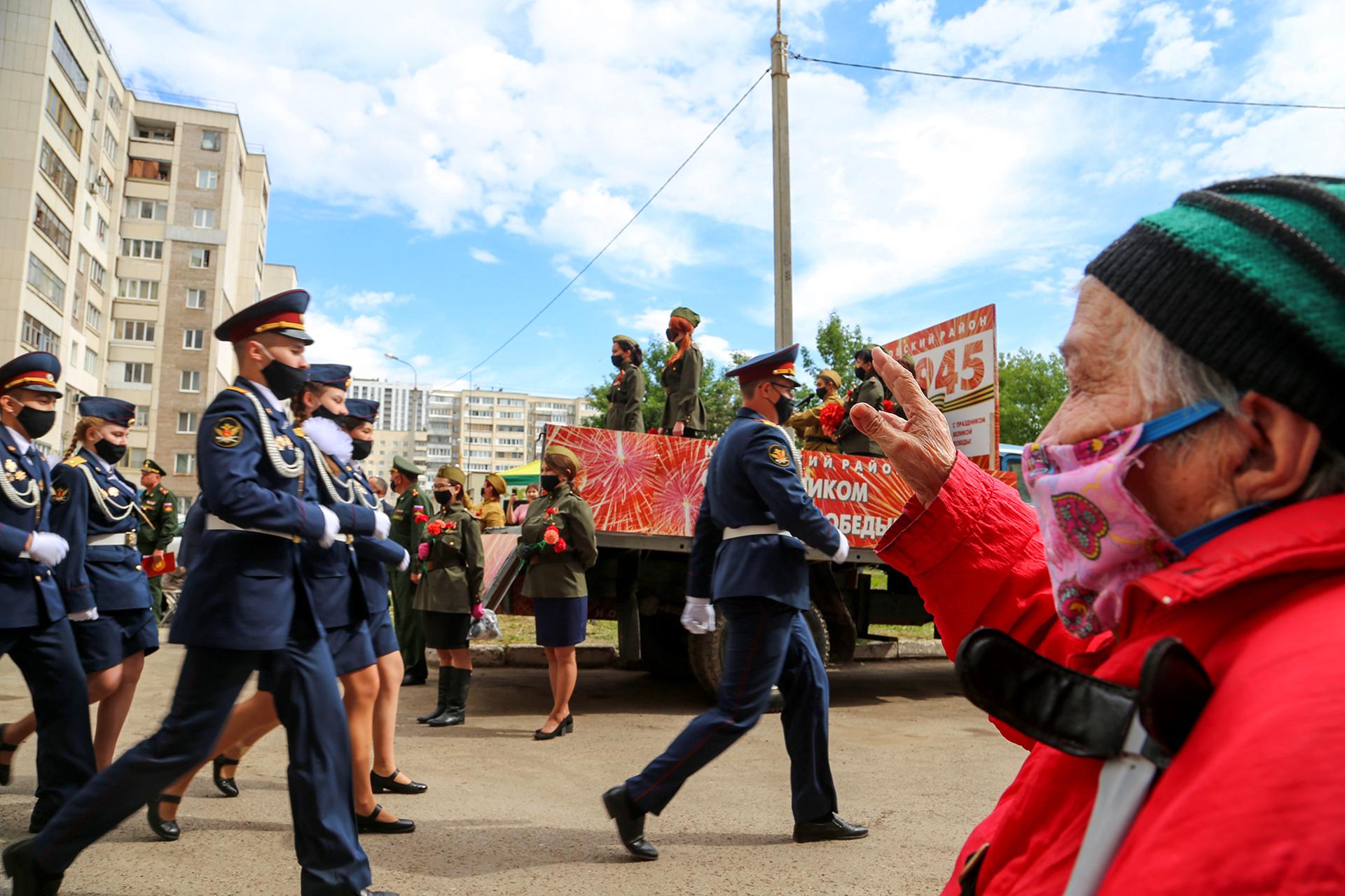 Ветеранам доставили праздник на дом в Уфе 24 июня 2020 - 24 июня 2020 -  УФА1.ру