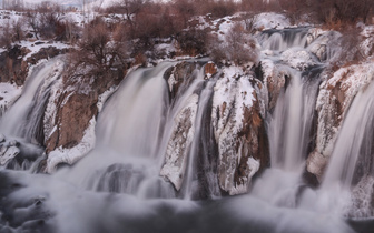 Застыли реки и земля застыла