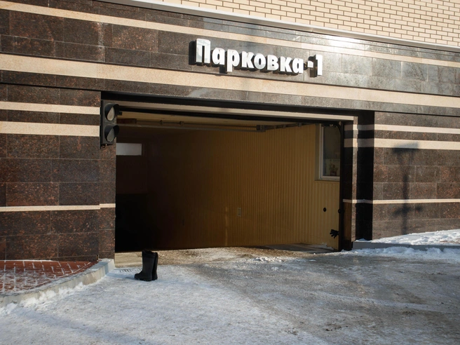 Первый подземный уровень удалось полностью освободить от машин | Источник: Андрей Бортко / NGS.RU