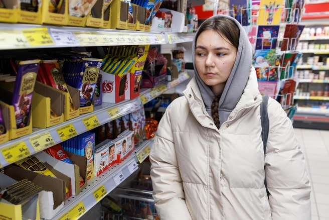 А вы считаете сертификат в продуктовый магазин хорошим подарком? | Источник: Алексей Волхонский / V1.RU