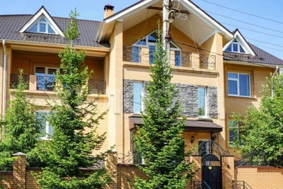 115M Ruble Cottage with Barbecue, Pool, and Pink Room in Zayeltsovsky District
